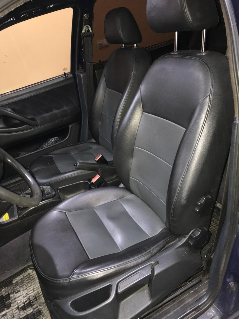 Шкіряні передні сидіння Octavia A5 3