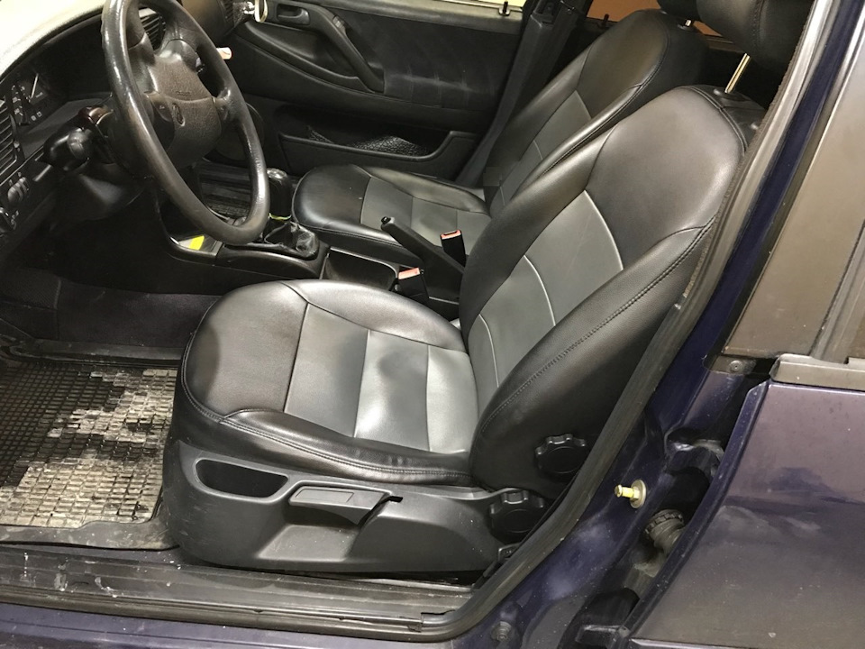 Шкіряні передні сидіння Octavia A5 2