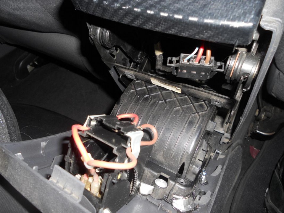 #3 Підлокітник Skoda Superb I у VW Passat B5.5. Розбирання 3