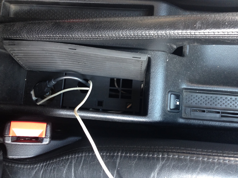 Винос usb під підлокітник 5