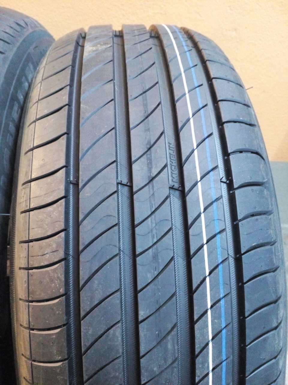 Гума Michelin Primacy 4 мені в ангар 2