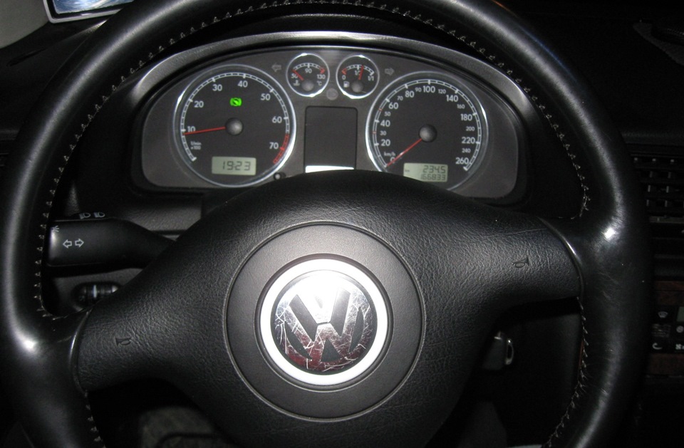 Заміна логотипу VW на кермі! 2