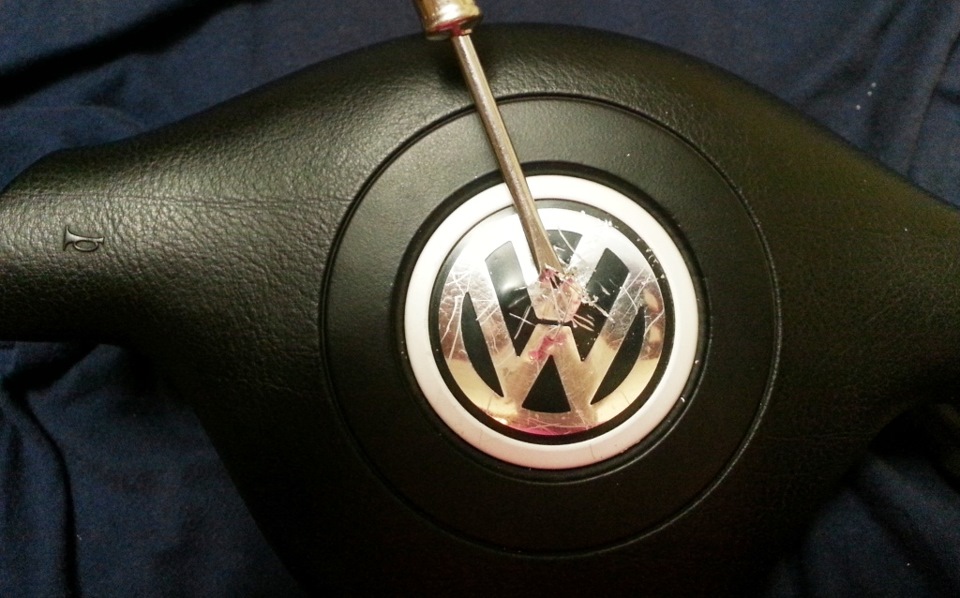 Заміна логотипу VW на кермі! 5