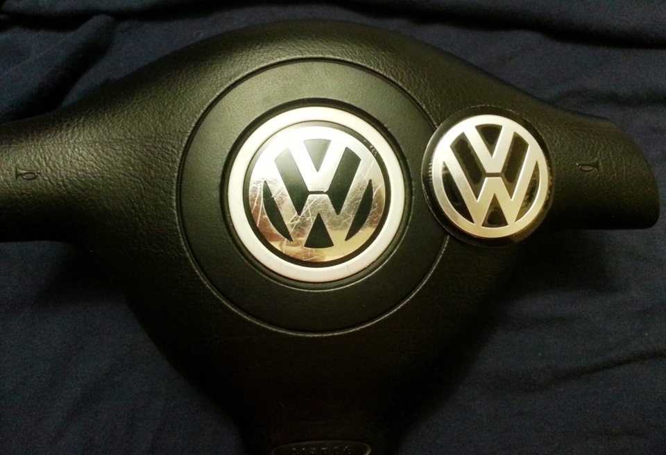 Заміна логотипу VW на кермі! 3