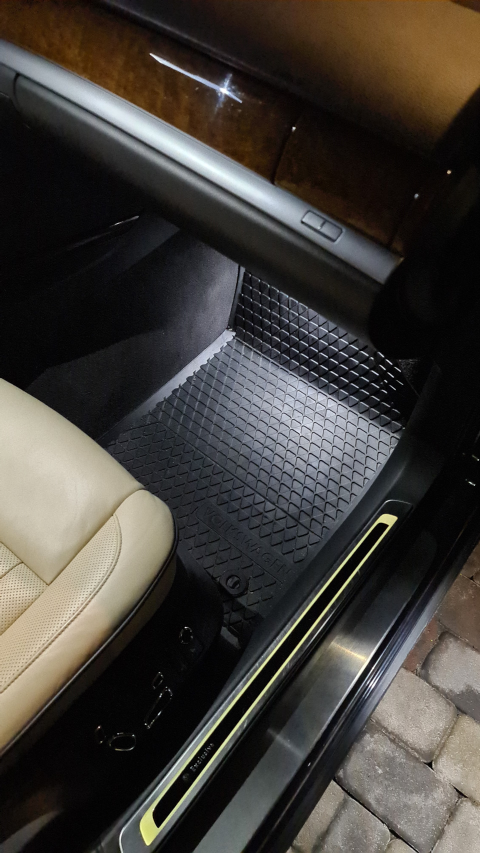 Оригінальні гумові килимки та килимок багажника vw phaeton 1