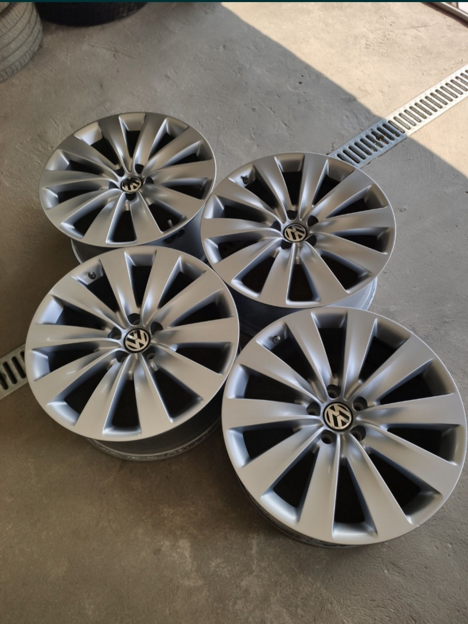 Купівля оригінальних дисків SERRES 8,5j×19 et38 для зимових шин VW PHAETON 2