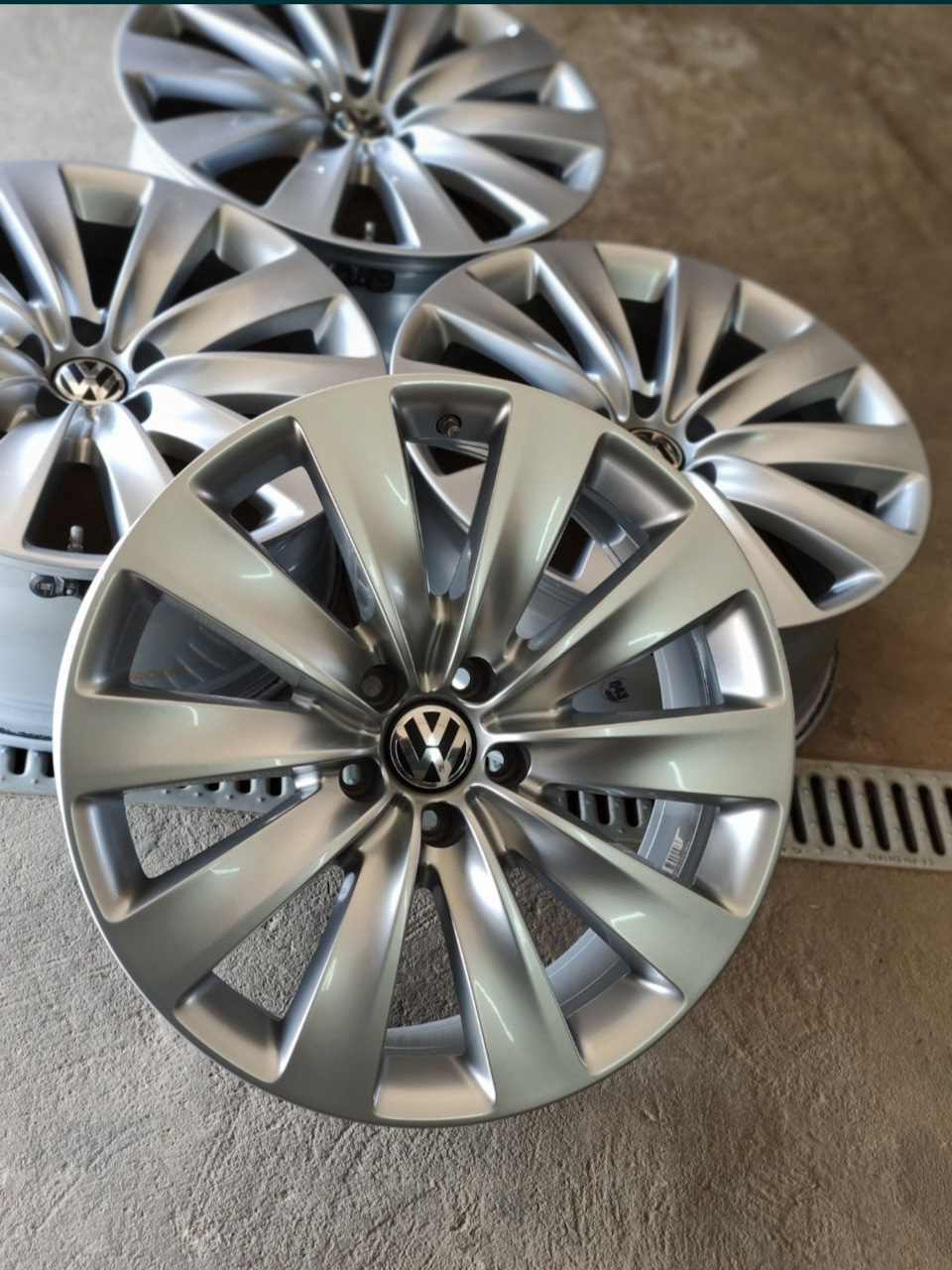 Купівля оригінальних дисків SERRES 8,5j×19 et38 для зимових шин VW PHAETON 1