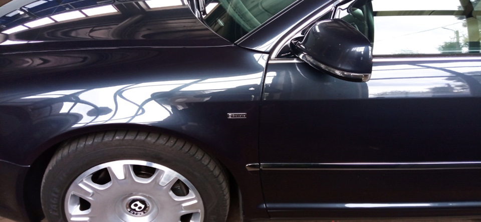 Встановлення шильдів на VW Phaeton 3