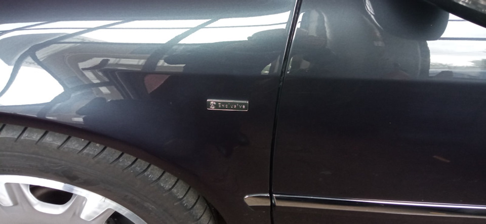 Встановлення шильдів на VW Phaeton 5