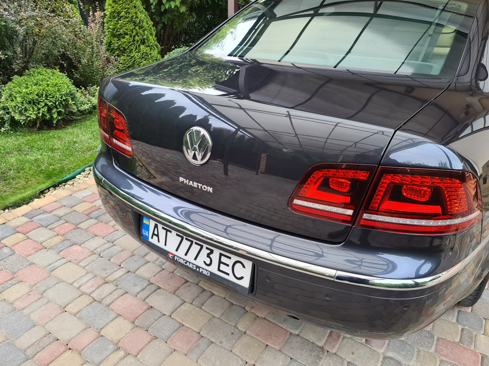 Встановлення шильдів на VW Phaeton 1