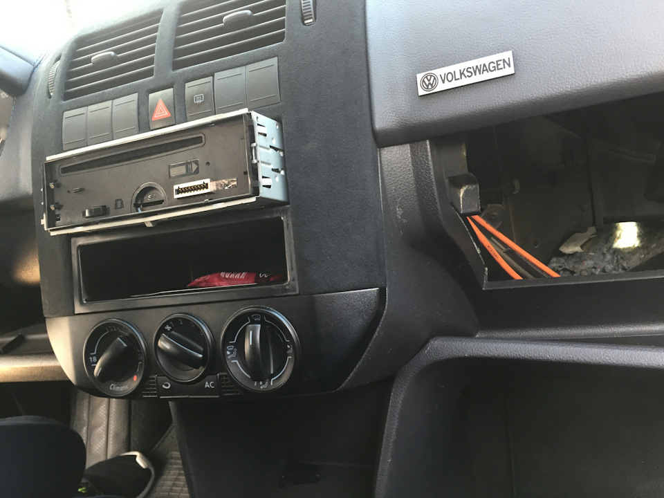 Сабвуфер у Polo mk4 4