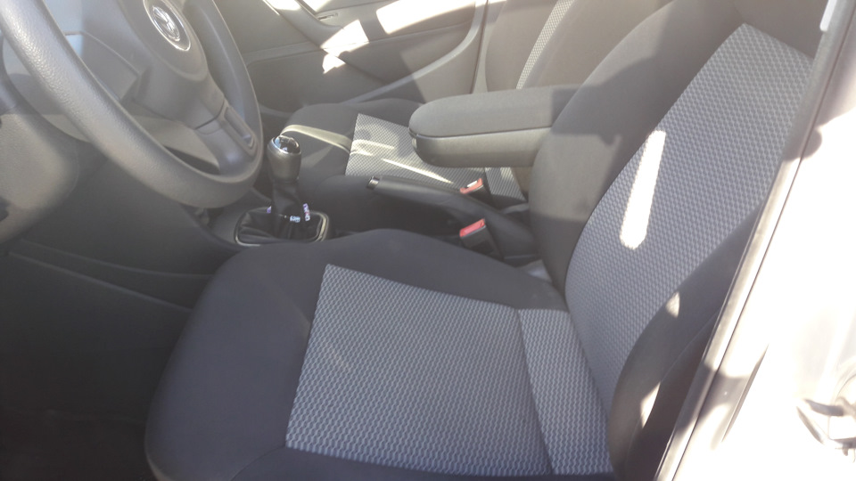 Оригінальний підлокітник VW polo 4