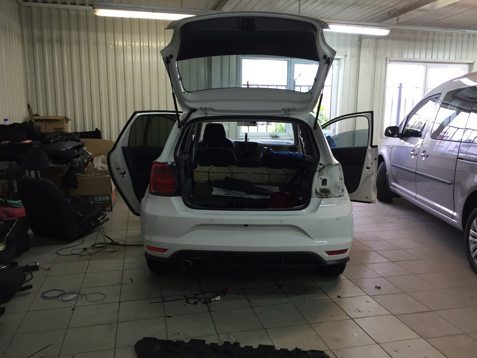 Встановлення бампера 6C Gti, камери, парктроніка 2
