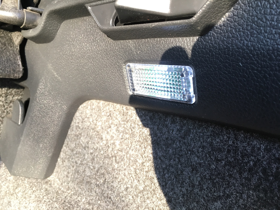 LED-підсвічування багажника. 4