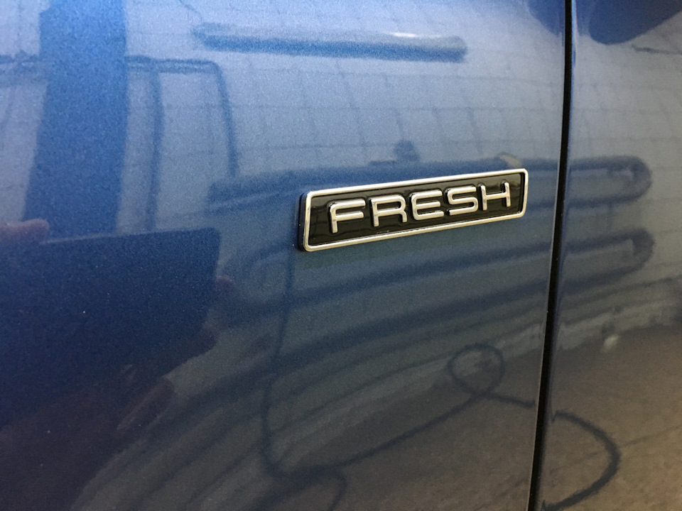 Лого FRESH на передні крила. 4