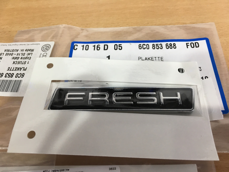 Лого FRESH на передні крила. 2