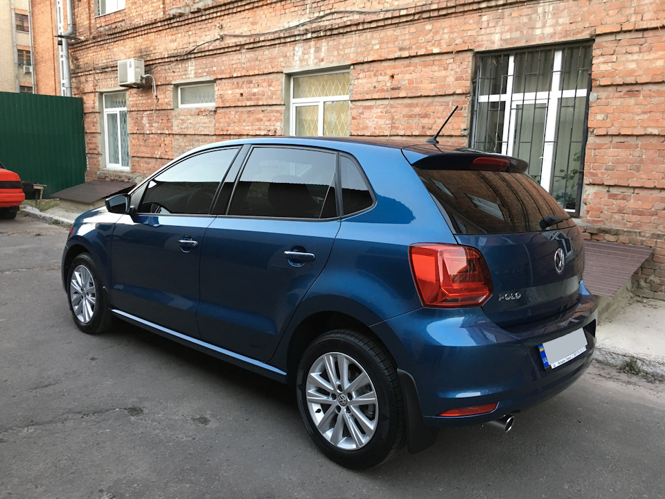 Рішітки радіатора, переднього бампера та ручки дверей від VW Polo Highline. 3