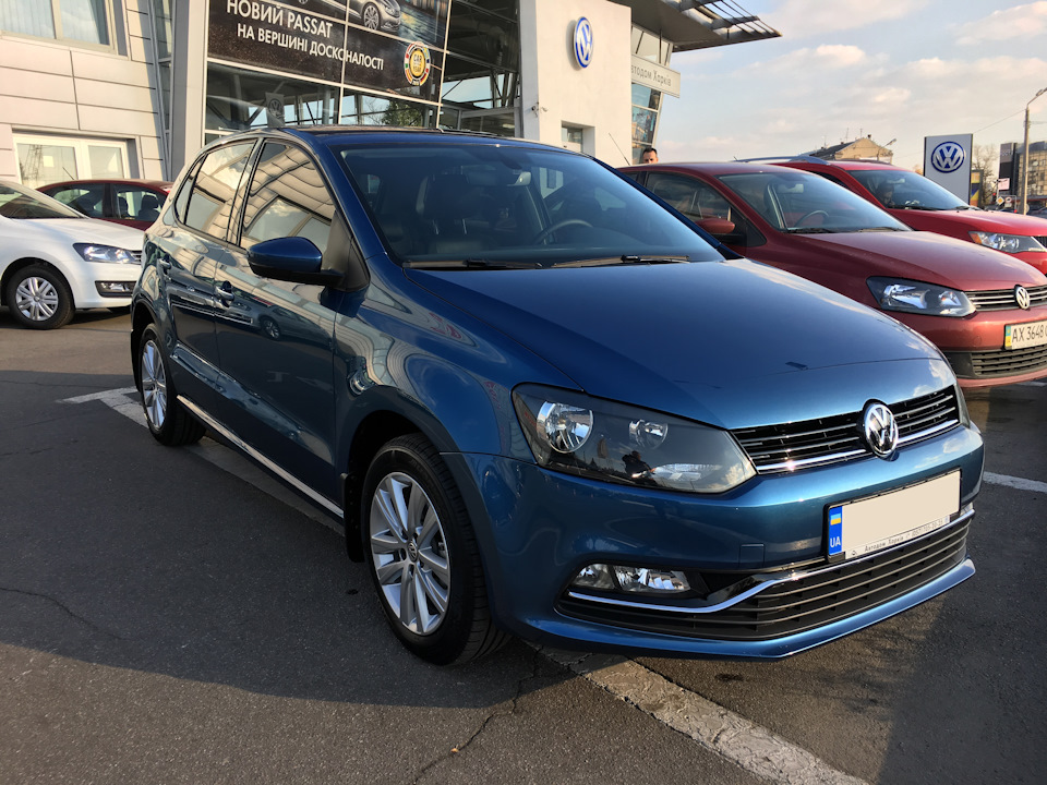 Рішітки радіатора, переднього бампера та ручки дверей від VW Polo Highline. 5