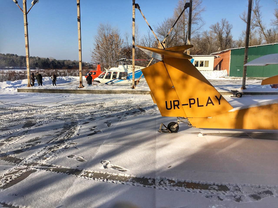 VW Polo привіз до Robinson R44 2
