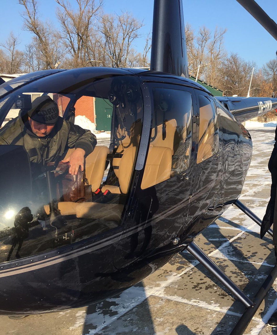 VW Polo привіз до Robinson R44 4