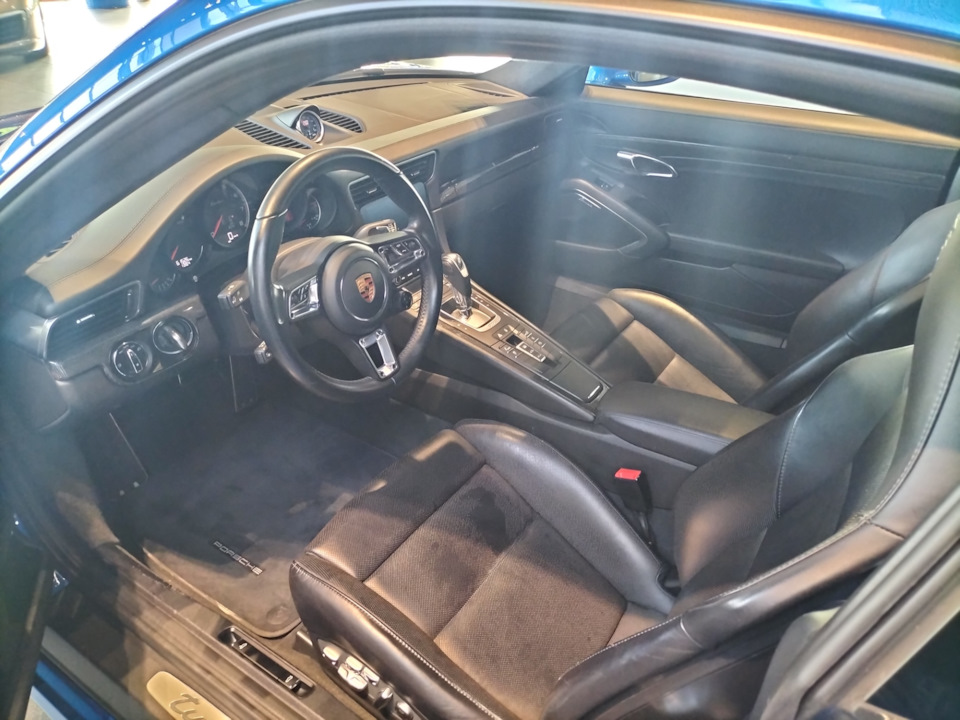 Автосалон Porsche 4