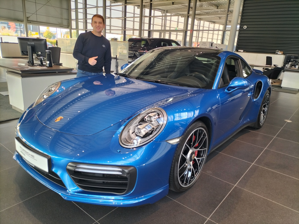 Автосалон Porsche 2