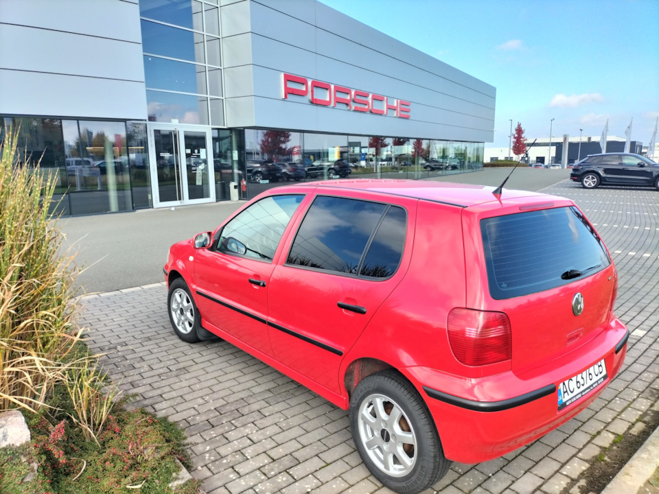 Автосалон Porsche 1