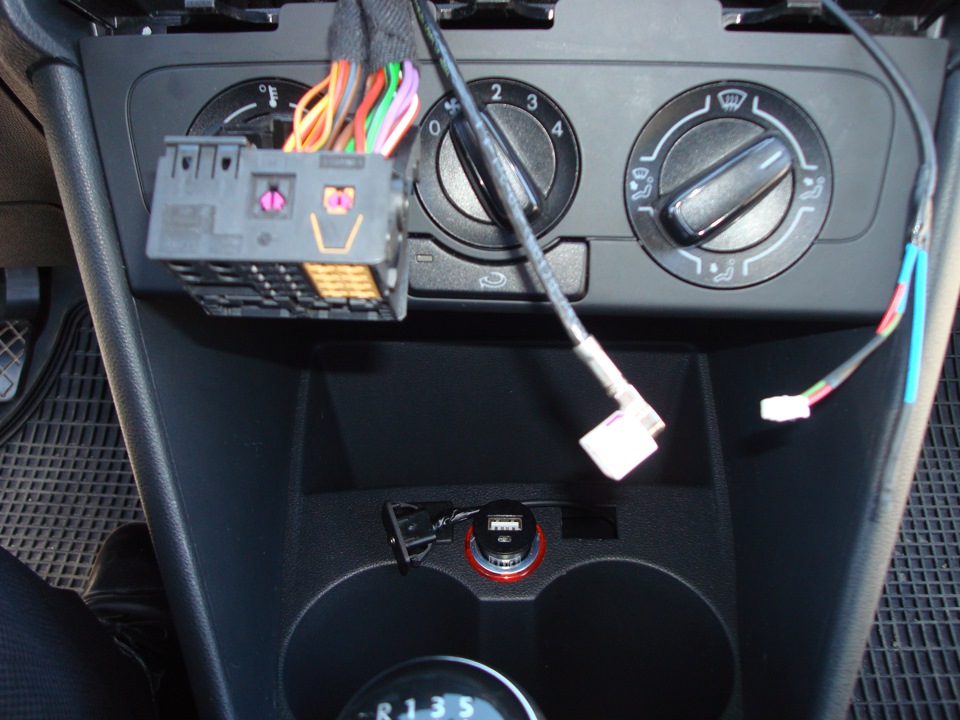 Магнітол RCD-310 і майже штатний AUX 5