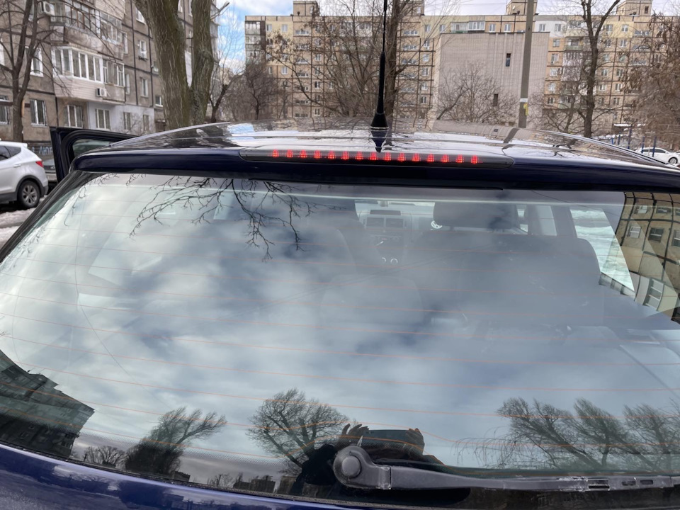 Задній чорний стоп сигнал з аллі 1