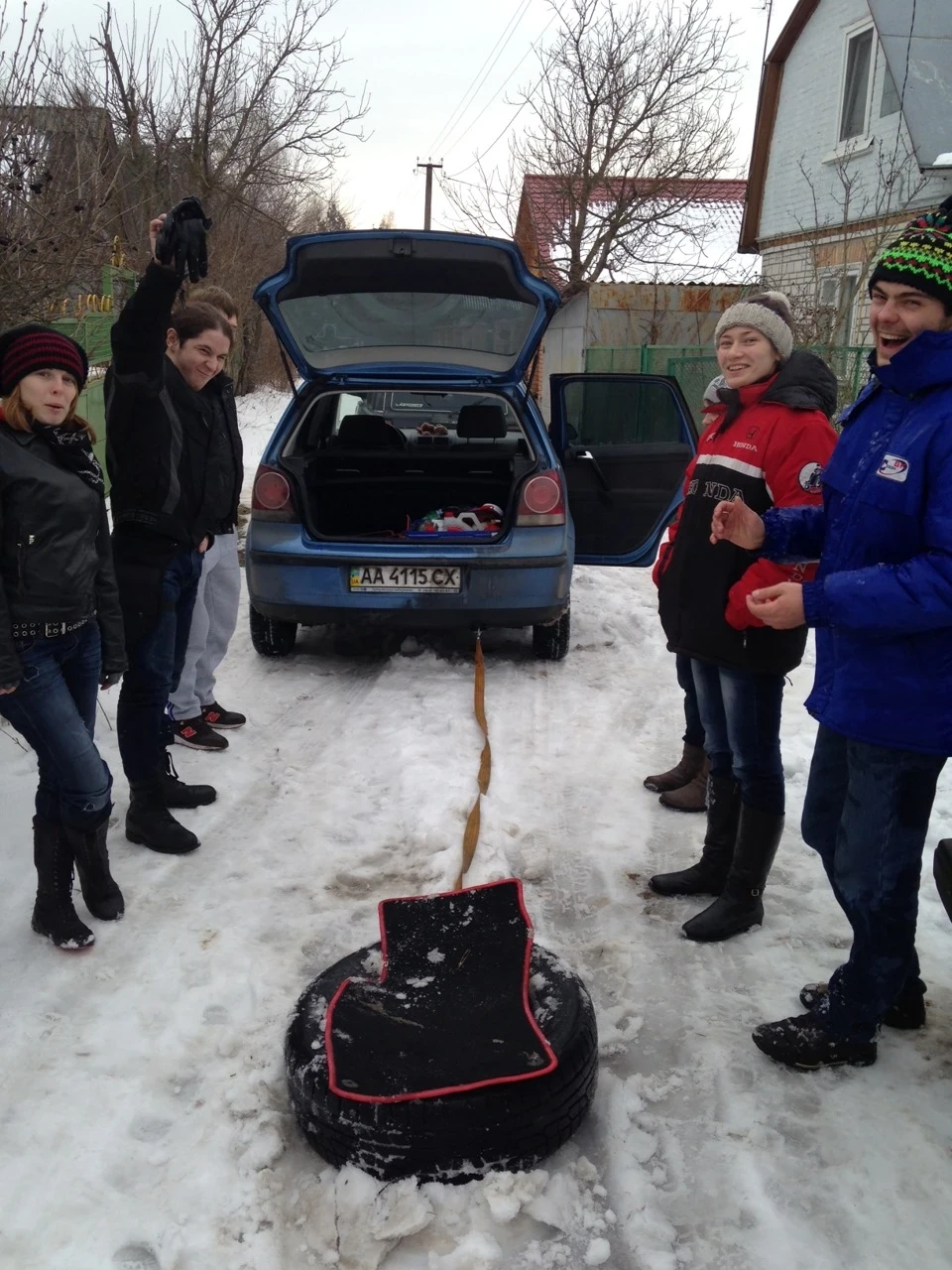 Просто ганяємо по снігу на колесі)))