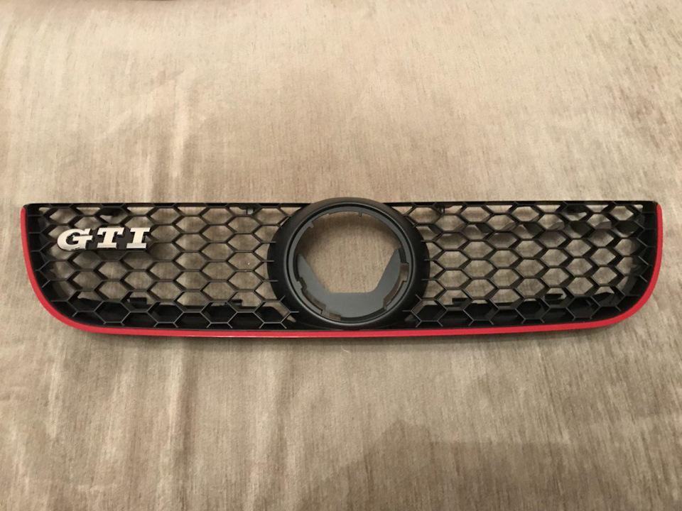 Грати GTI і як прибрати хром зі значка 1