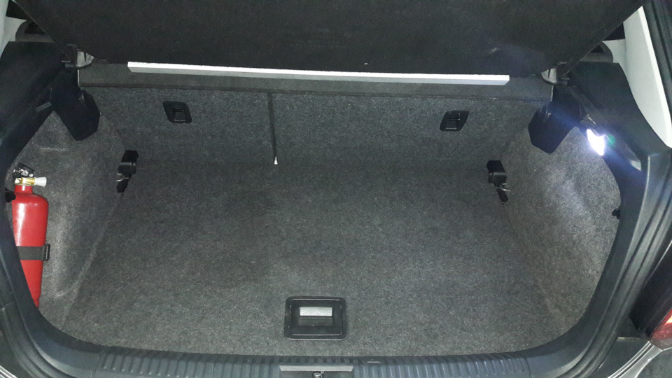 Місце для докатки в багажнику Volkswagen polo hatchback 1