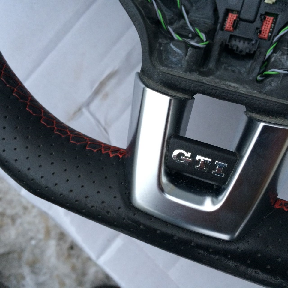 Продовжуючи тему GTI: кермо та килимки 2