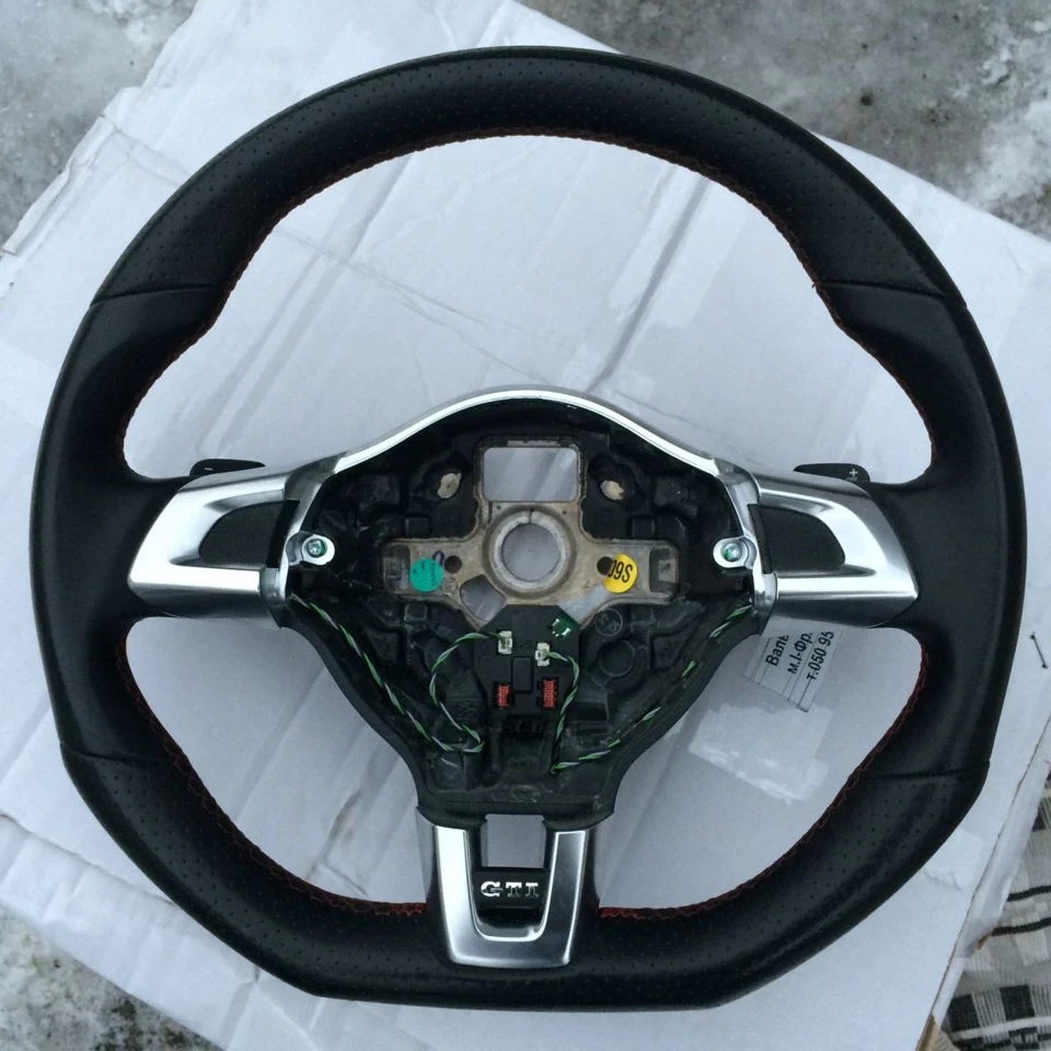 Продовжуючи тему GTI: кермо та килимки