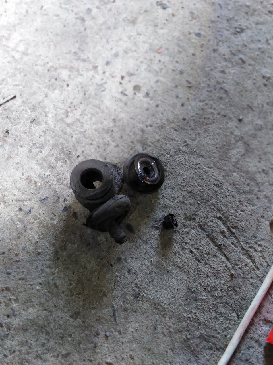 Стук за передком . VW Polo 6N2. 5