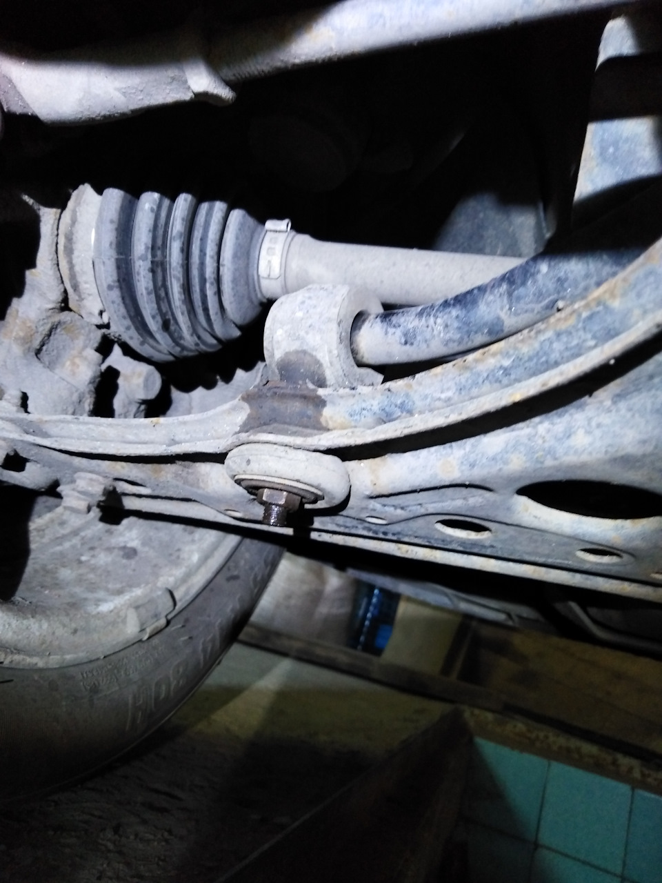 Стук за передком . VW Polo 6N2. 1