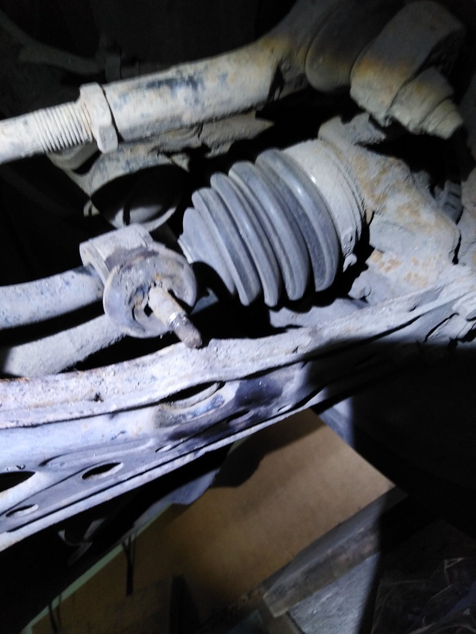 Стук за передком . VW Polo 6N2. 3