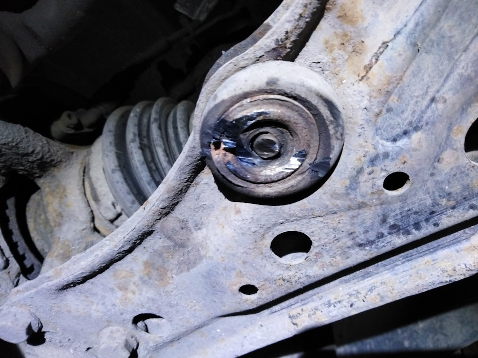 Стук за передком . VW Polo 6N2. 2