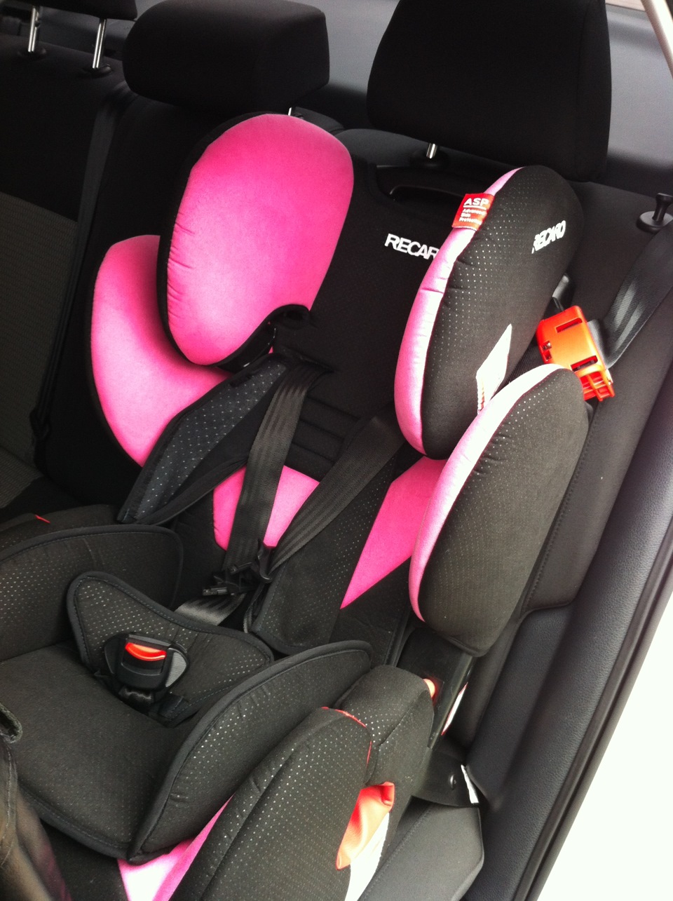 Дитяче автокрісло RECARO Young Sport 2