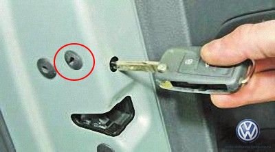 Що за заглушка на задніх дверях? 1