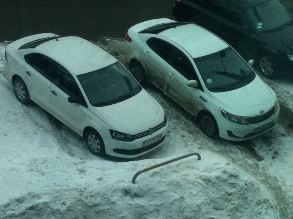 Polo sedan & Kia Rio вид зверху 3