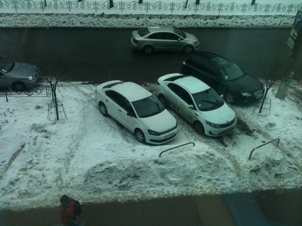 Polo sedan & Kia Rio вид зверху 1