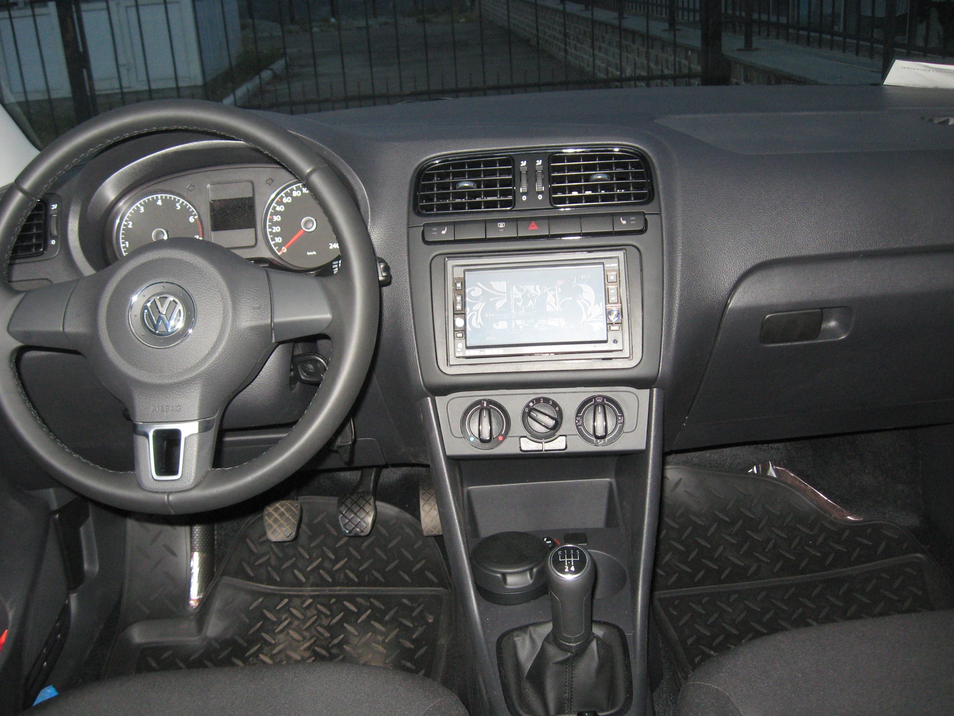 Мультимедіа в Polo Sedan 1