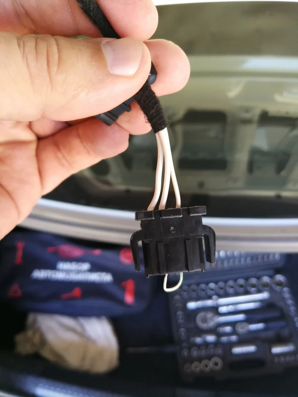 Ремонт замка багажника VW