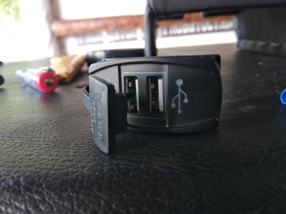 USB зарядка для пасажирів 2