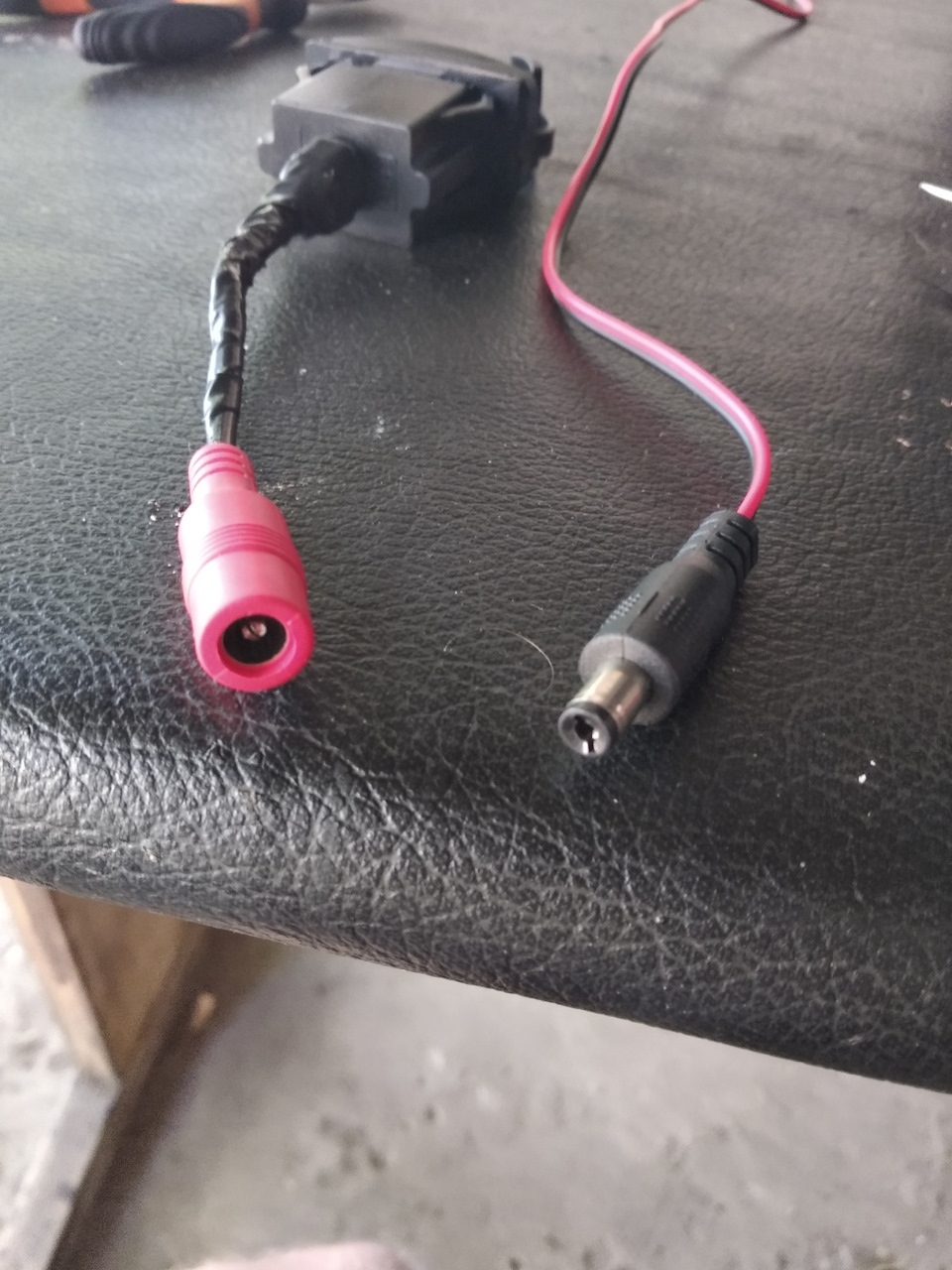 USB зарядка для пасажирів 5