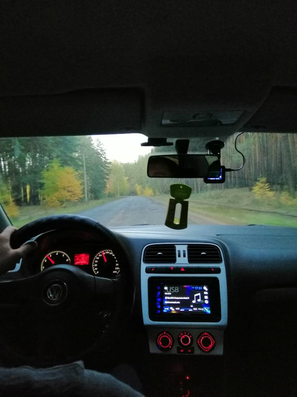 Обклеїв пластик салону) 2