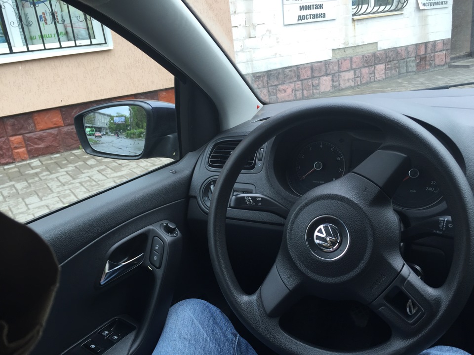 Салон старого та нового Polo Sedan 1
