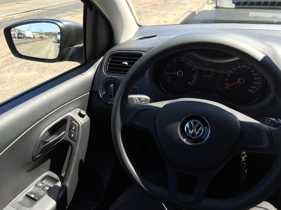 Салон старого та нового Polo Sedan 4