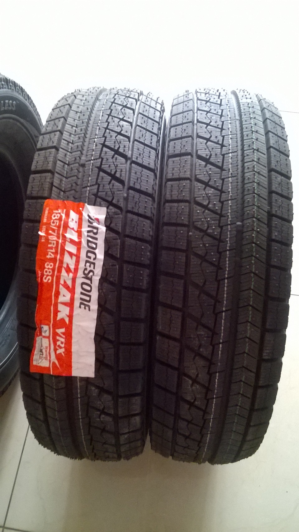 Купив Bridgestone Blizzak VRX 185/70/14 1